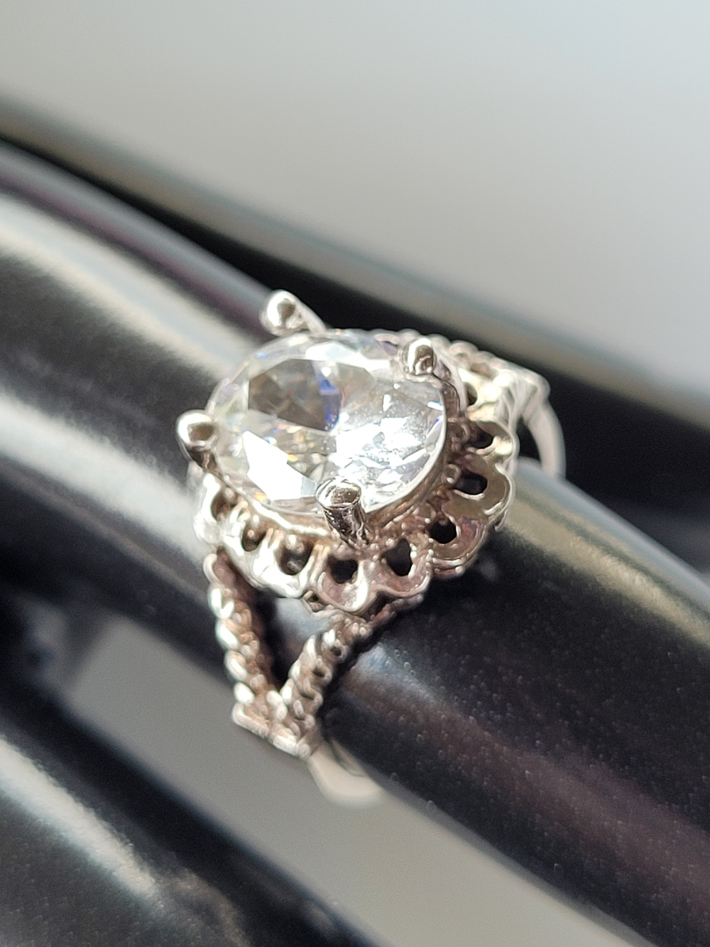 925 Sterling Silver Vintage Crown Clear Stone Ring - Size 8.5 (18.6mm)